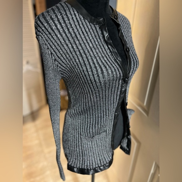 🖤🖤LIKE NEW-YAL NEW YORK BLACK & SILVER BUTTON UP SWEATER SZ L🖤🖤 - Picture 8 of 11